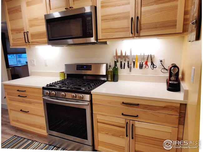 Gas range and built-in microwave