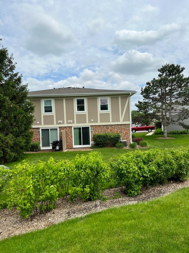 1072 Glouchester Harbor unit 1072, Schaumburg, IL 60193 - photo 2