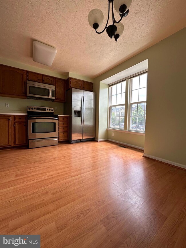 13922 Winding Ridge Ln, Centreville, VA 20121 - photo 3