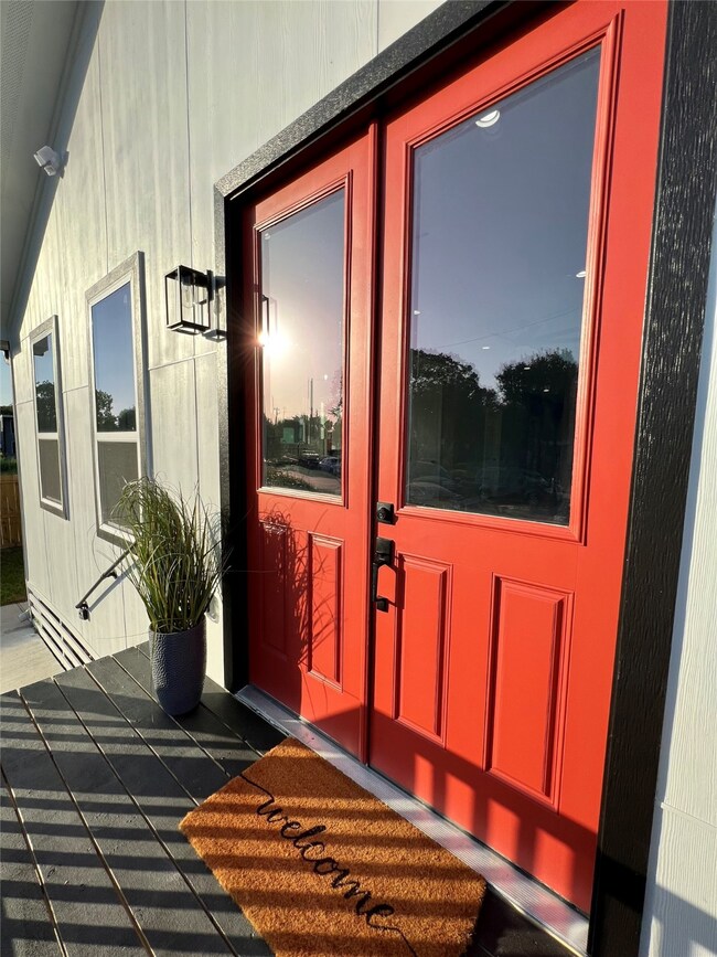 7393 Fairway Dr, Houston, TX 77087 - photo 3