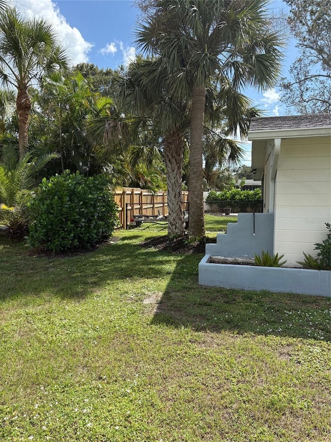 1215 Laurel Ave, Venice, FL 34285 - photo 2
