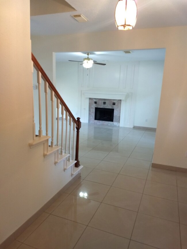 7211 N Hearthstone Green Ct, Houston, TX 77095 - photo 7