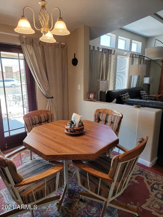 3920 breakfast room