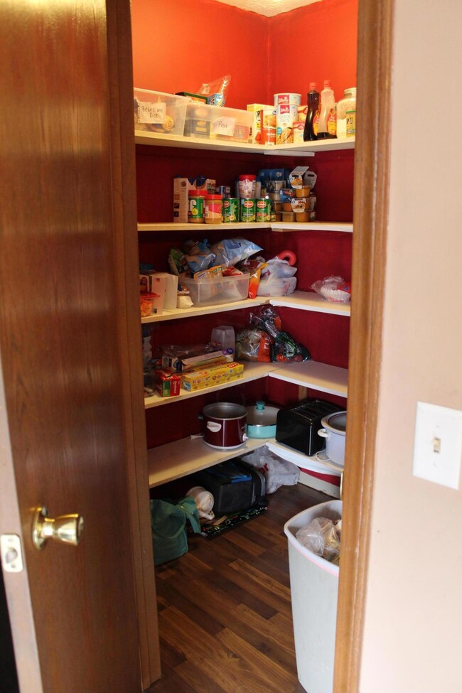 04 Hard Rd Pantry
