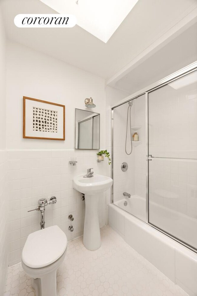 337 E 50th St unit 5-E, New York, NY 10022 - photo 5