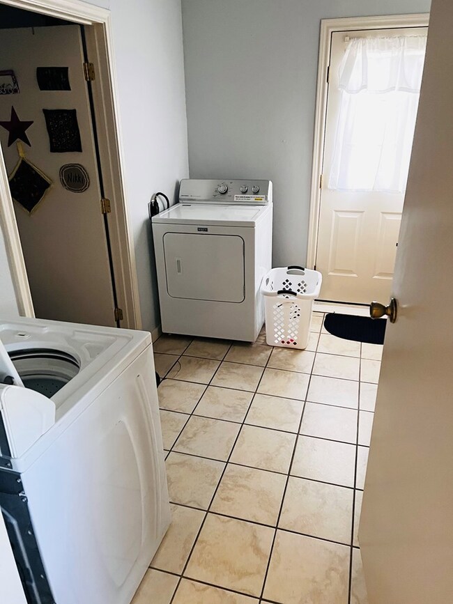 108 W Mulberry St, Fredericksburg, TX 78624 - photo 5