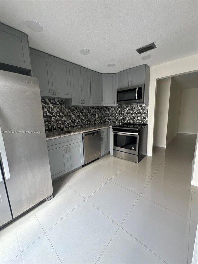 6720 NW 4th Ct, Plantation, FL 33317 - photo 4