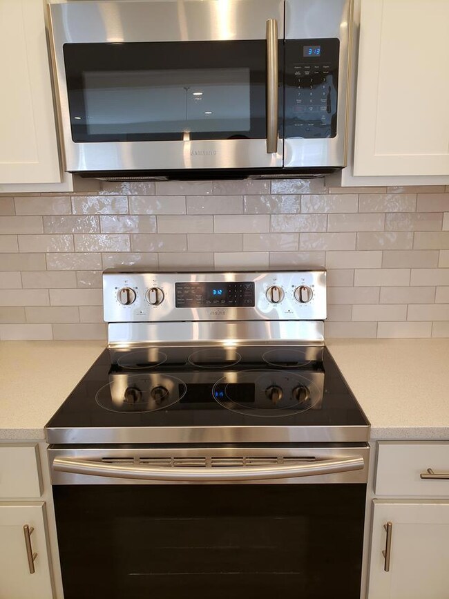 646 E Mithoff St, Columbus, OH 43206 - photo 3