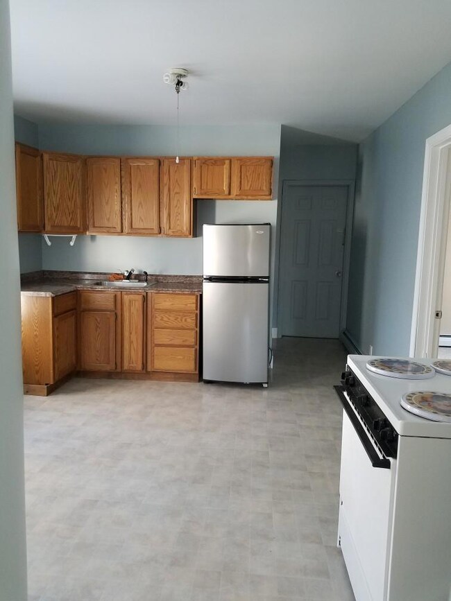 6 Sewall St, Livermore Falls, ME 04254 - photo 3