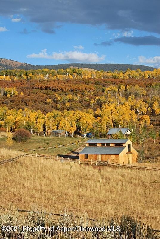 Loafing Barn