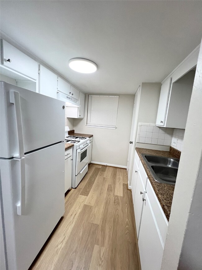 2400 5th St unit 25, Bay City, TX 77414 - photo 6