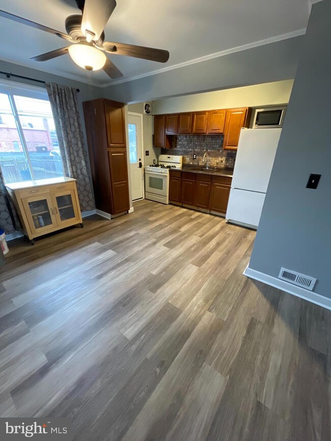 3406 Dunran Rd, Dundalk, MD 21222 - photo 3