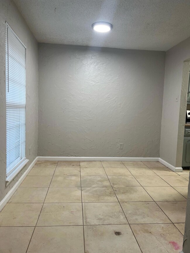 Spare room featuring light tile patterned flooring