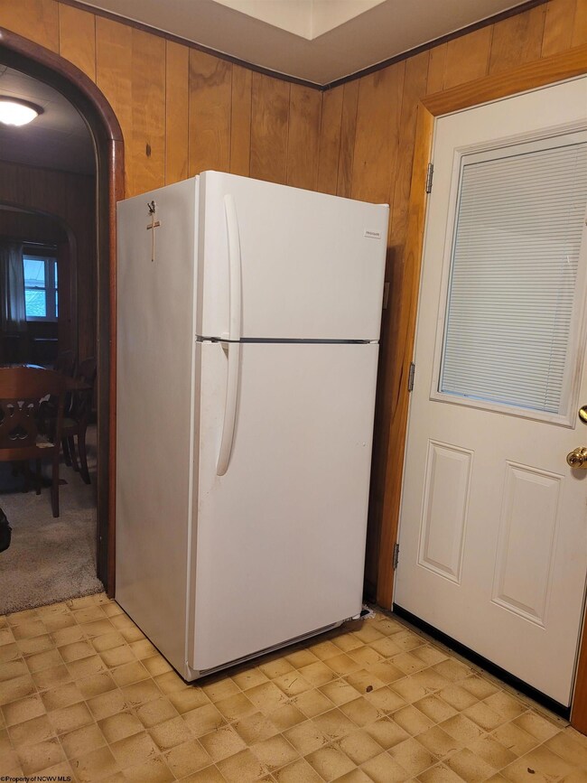 376 Simpson St, Clarksburg, WV 26301 - photo 5