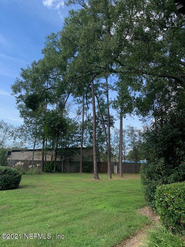 4809 Evenlode Lane Grounds