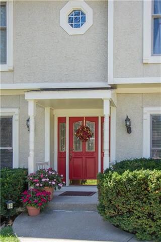 This spacious 5-bedroom two story is on a culdesac