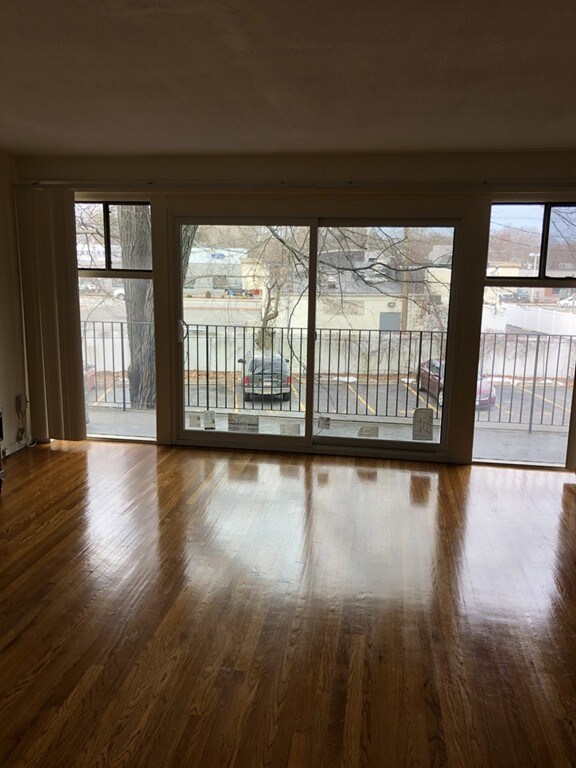 182 Central St unit 7, Stoneham, MA 02180 - photo 2