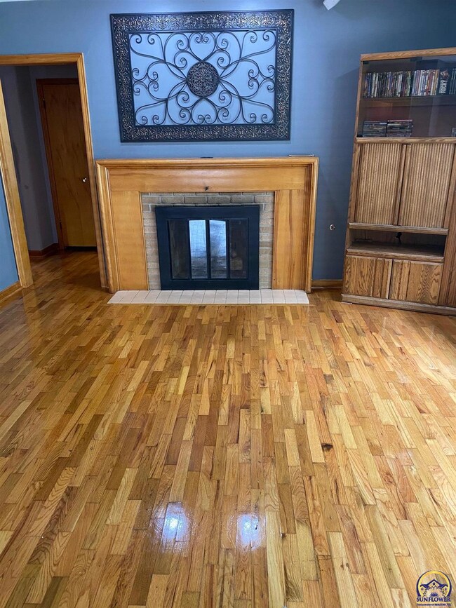 830 SW Cambridge Ave, Topeka, KS 66606 - photo 4
