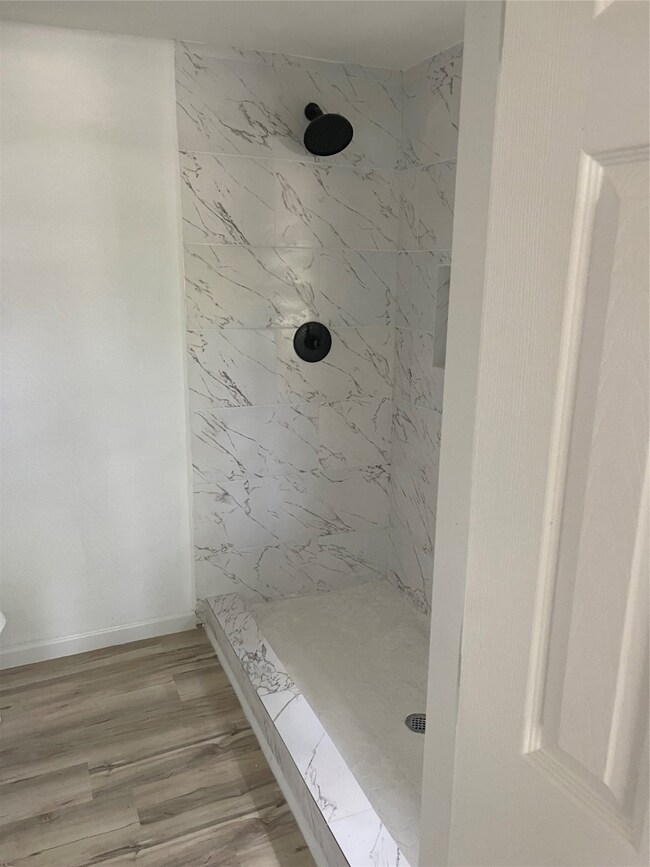 1214 W Talmage St, Alvin, TX 77511 - photo 4