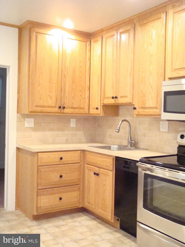 630 Featherbed Ln, Garnet Valley, PA 19060 - photo 5