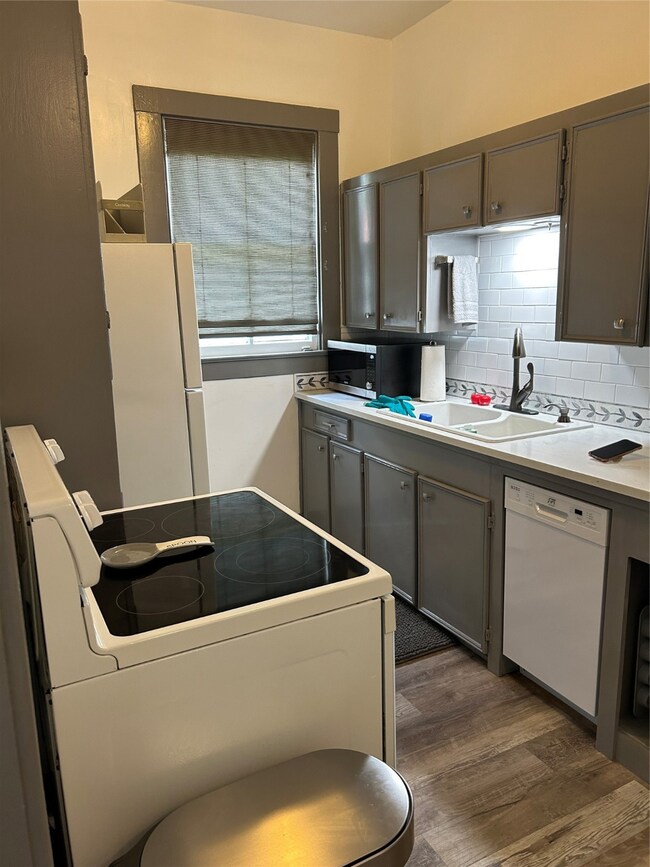 802 Chatman St, Alvin, TX 77511 - photo 6