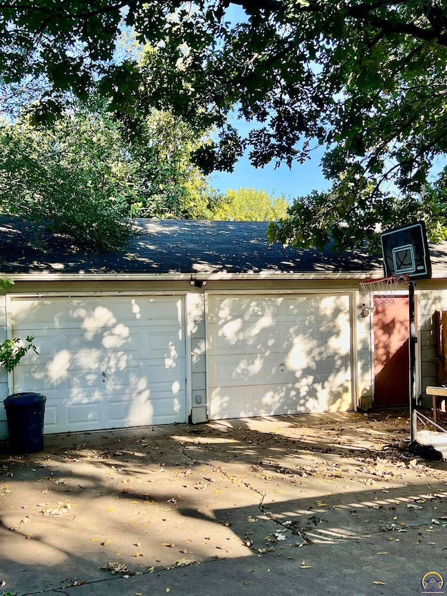 912 SW Frazier Ave, Topeka, KS 66606 - photo 3