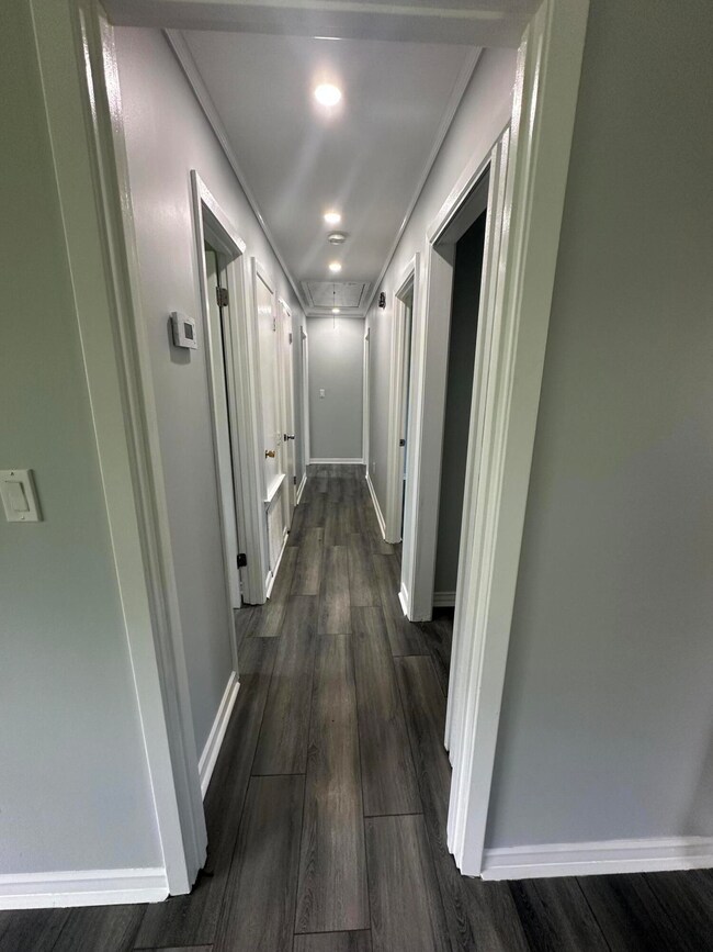 3186VanBurenHallway