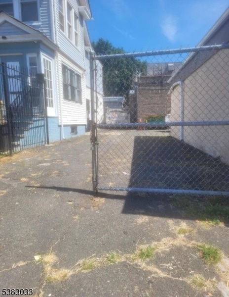 1075 Bergen St, Newark, NJ 07112 - photo 2