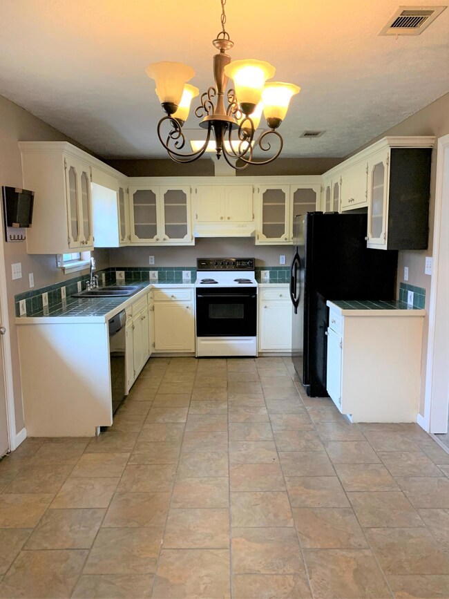 15 Giles Dr, Laurel, MS 39443 - photo 5