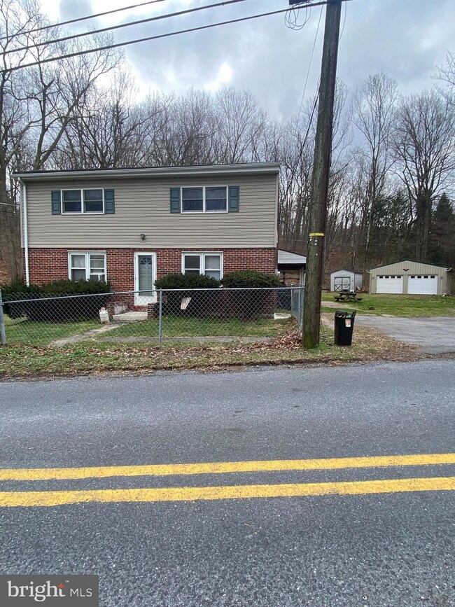 77 Beavens Rd, Reading, PA 19608 - photo 2