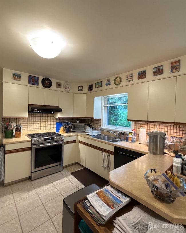 17 Gloucester Ct, East Brunswick, NJ 08816 - photo 4