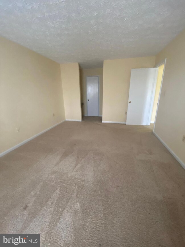 11993 Cardamom Dr, Woodbridge, VA 22192 - photo 6