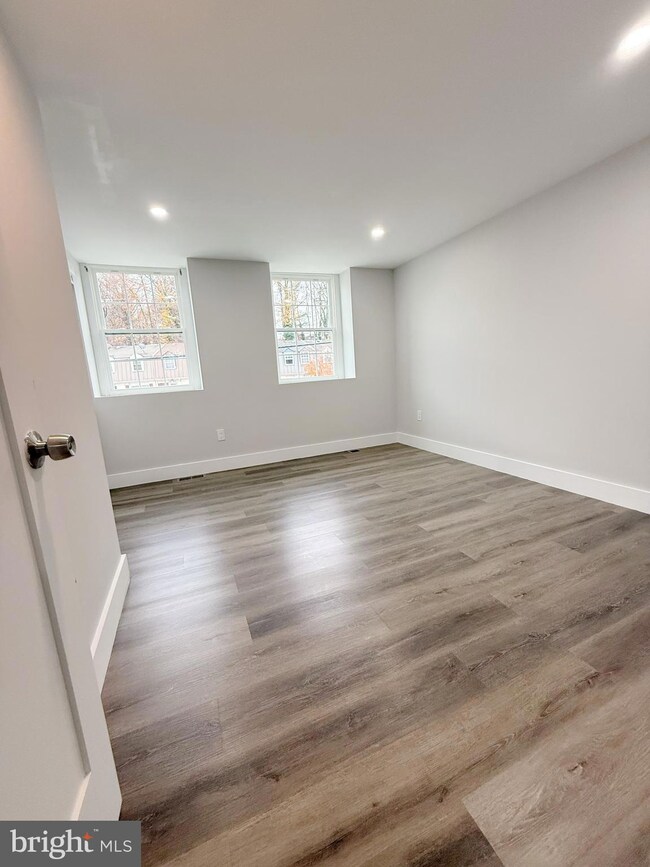 1805 Village Green Dr, Hyattsville, MD 20785 - photo 6