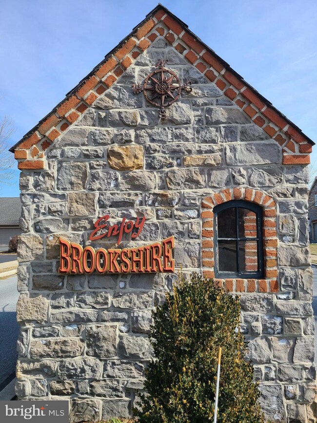 1062 Cambridge Dr unit 60, Manheim, PA 17545 - photo 2