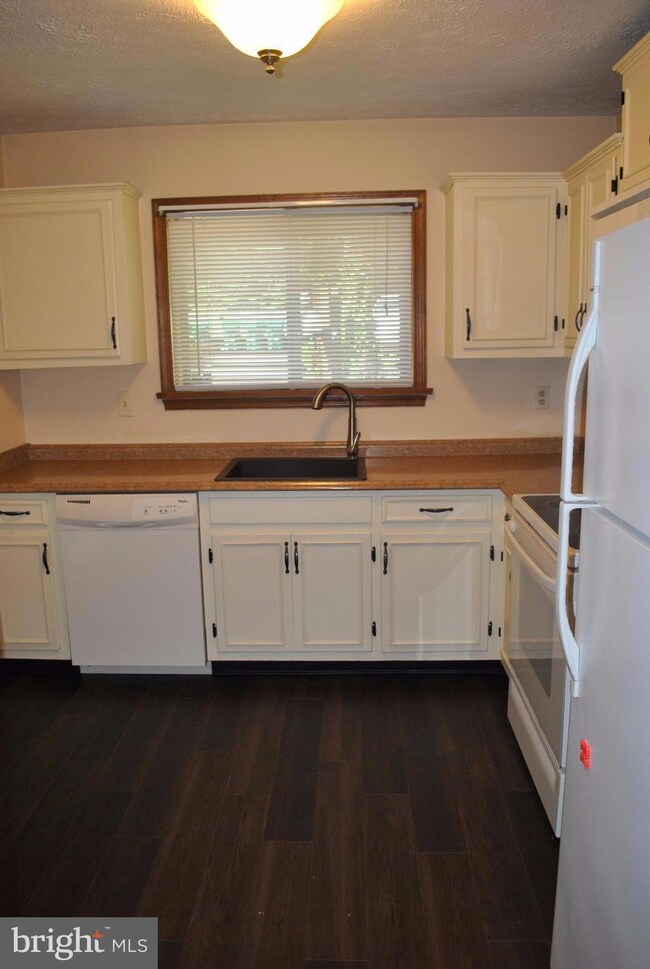 23376 Black Oak Ct, California, MD 20619 - photo 4