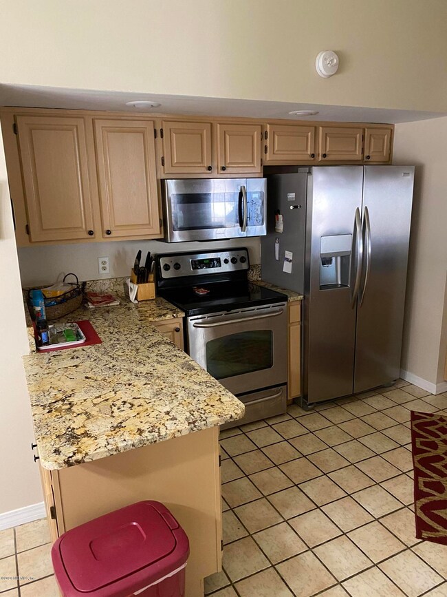 8037 Dickie Dr, Jacksonville, FL 32216 - photo 3