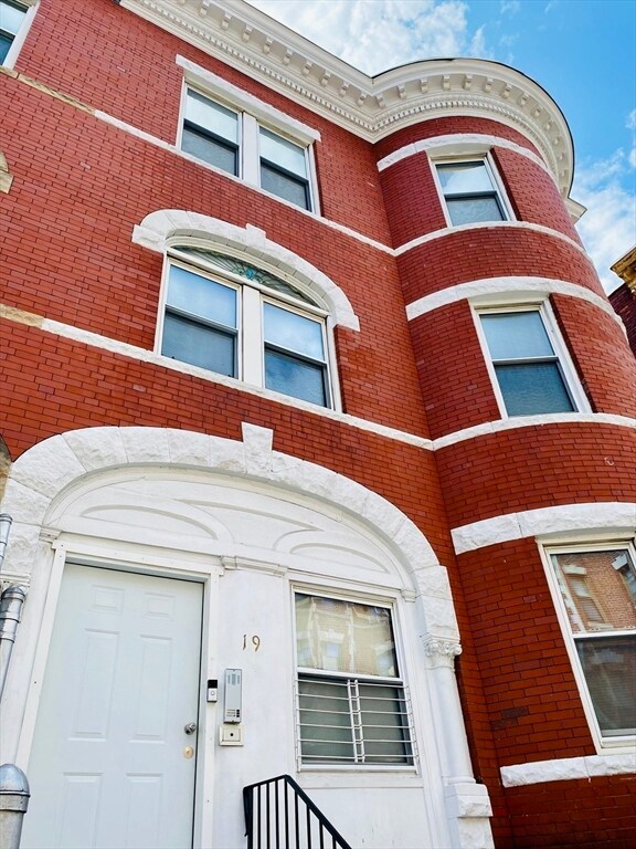 19 Castlegate Rd, Dorchester, MA 02121 - photo 2