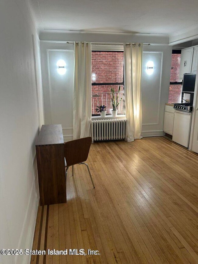 300 8TH AVE 3