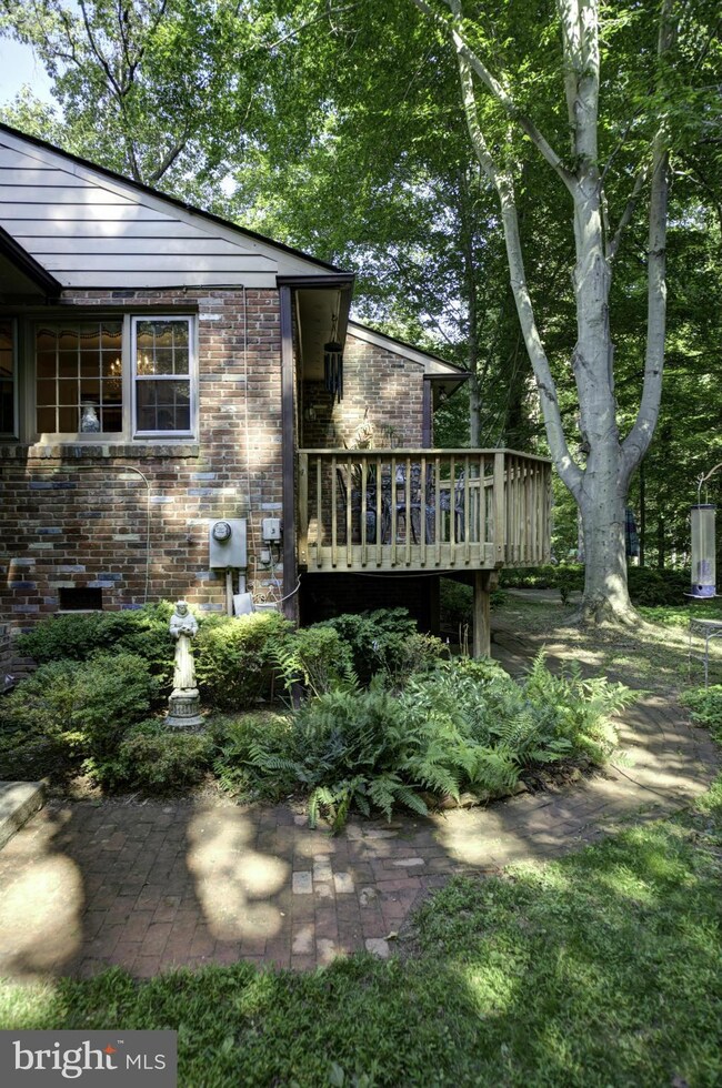 8909 Glenbrook Rd, Fairfax, VA 22031 - photo 5