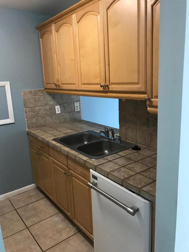 1830 Abbey Rd unit 105J, West Palm Beach, FL 33415 - photo 5