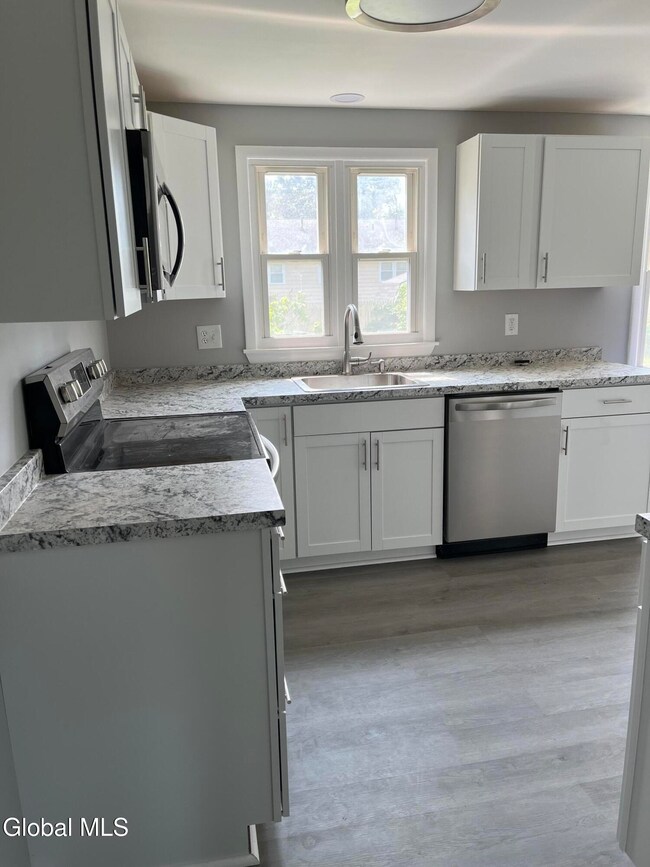 5 Bayberry Dr unit B, Latham, NY 12110 - photo 3