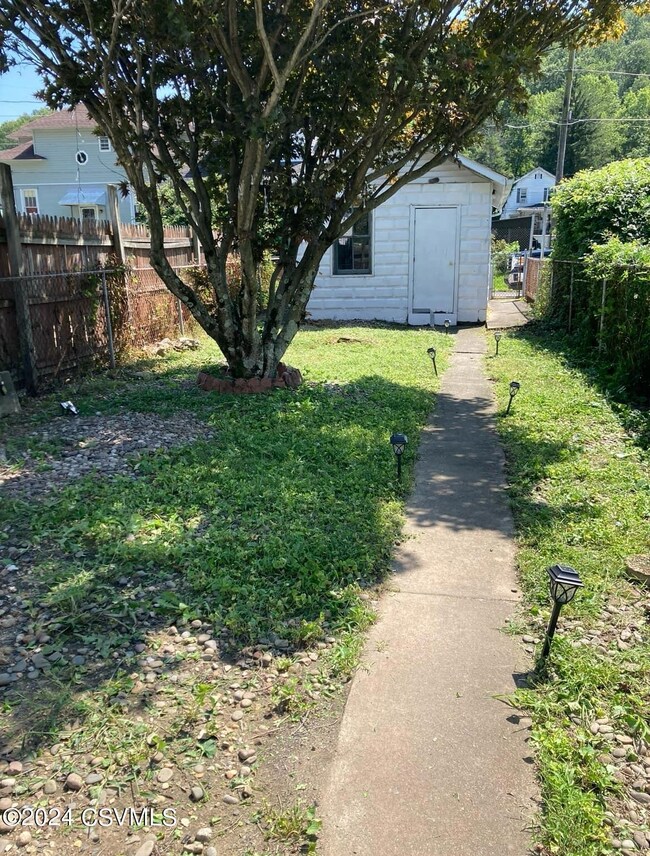 916 Center St, Coal Township, PA 17866 - photo 7