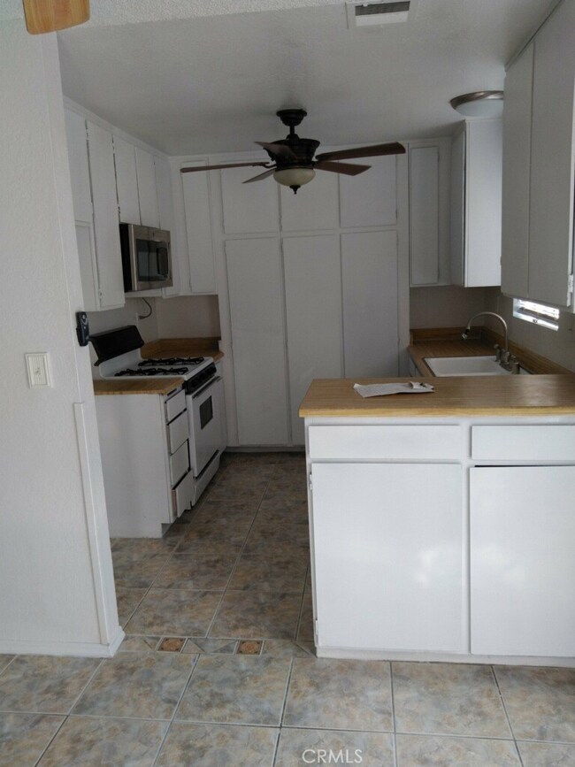 1964 Lucas St unit 2, San Fernando, CA 91340 - photo 5