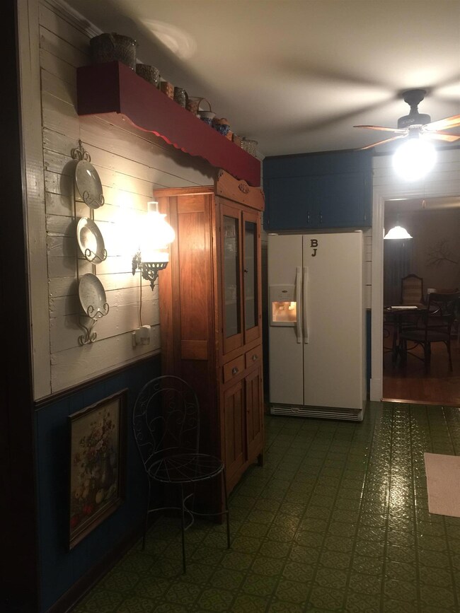 911 Adams Dr, Shelbyville, TN 37160 - photo 5