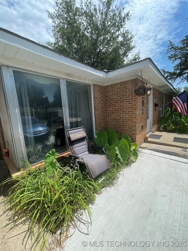 1009 Davis St NW, Ardmore, OK 73401 - photo 2