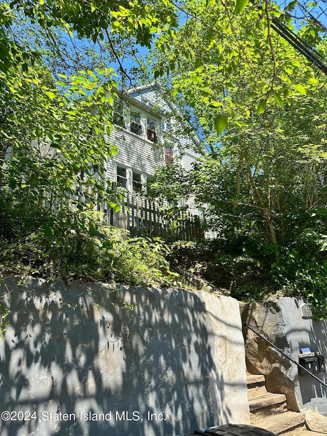 580 van Duzer St, Staten Island, NY 10304 - photo 2