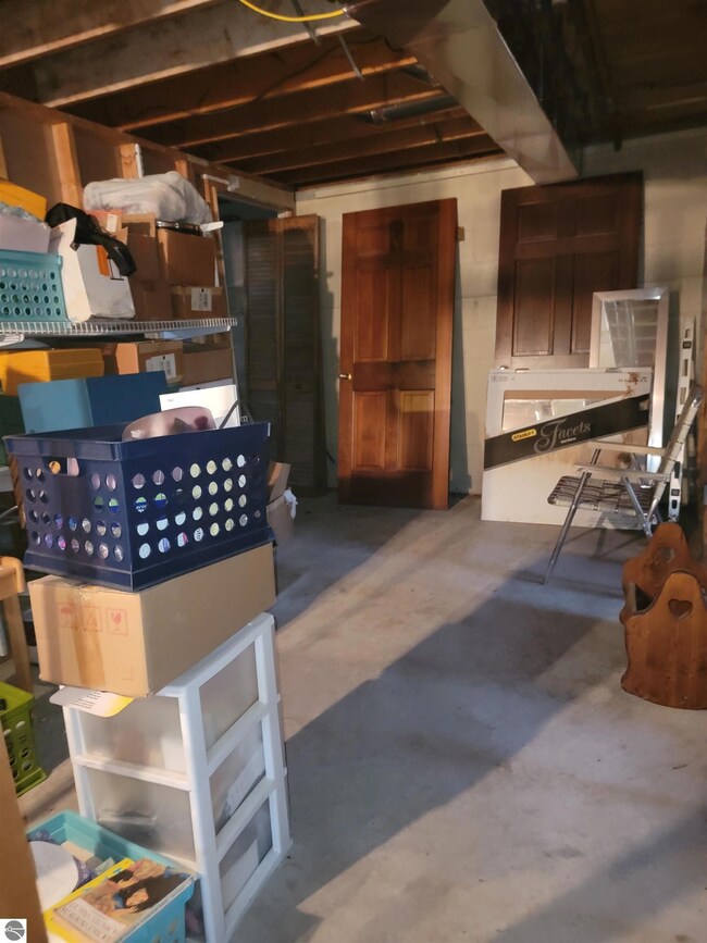 1717 E Almeda Beach Rd, Pinconning, MI 48650 - photo 4