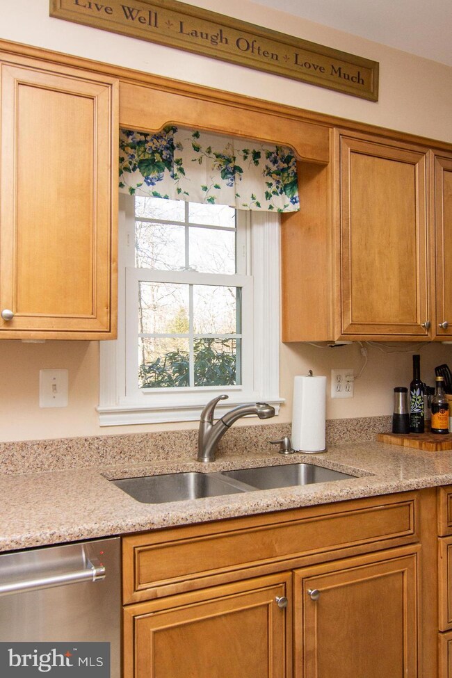 621 Tanglewood Dr, Sykesville, MD 21784 - photo 7