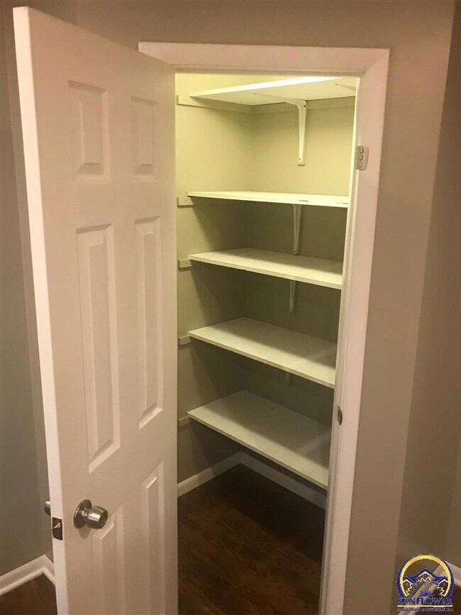 1531 SW Campbell Ave, Topeka, KS 66604 - photo 7