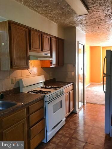 7172 Mahogany Dr, Hyattsville, MD 20785 - photo 4